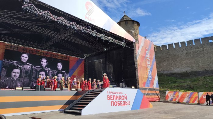 Применение строительных лесов для возведения сценических площадок и зрительских трибун массовых мероприятий и концертов