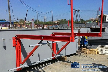 Консольная опалубка без опорных стоек для сооружения комбинированных мостов и мостов из сборного бетона